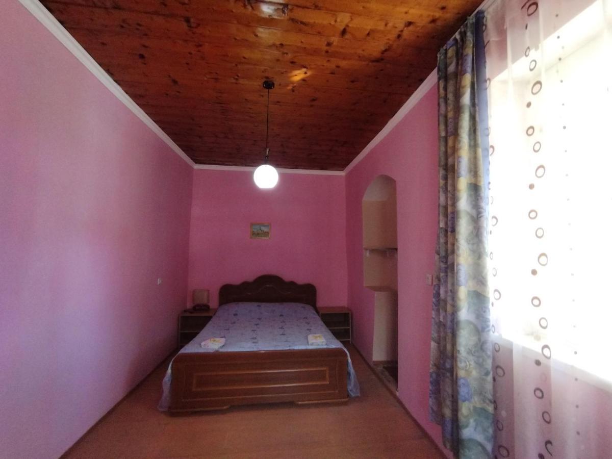 Guest House Katia Mestia Exterior photo