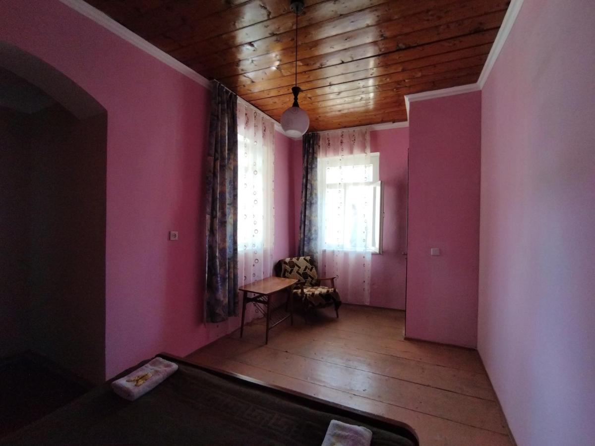 Guest House Katia Mestia Exterior photo