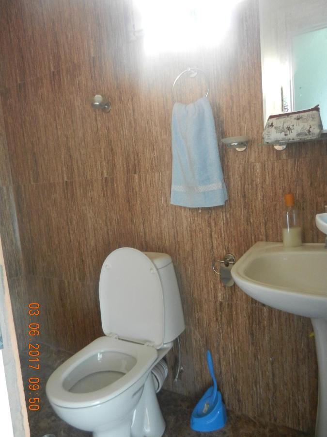 Guest House Katia Mestia Exterior photo